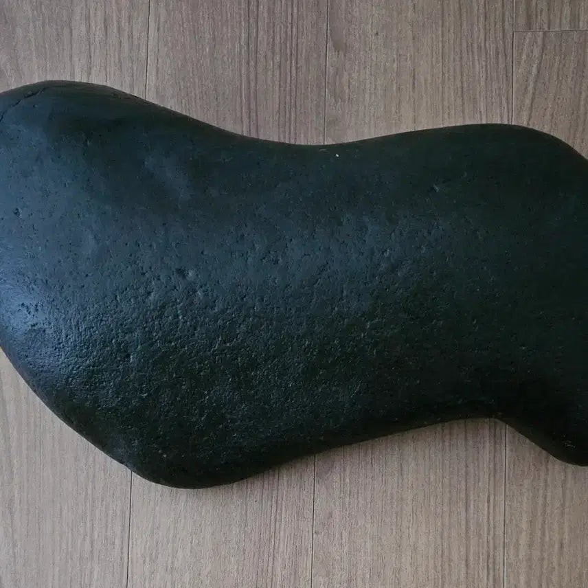 [BUNJANG] Rare Seal-Shaped Natural Stone / 물개석