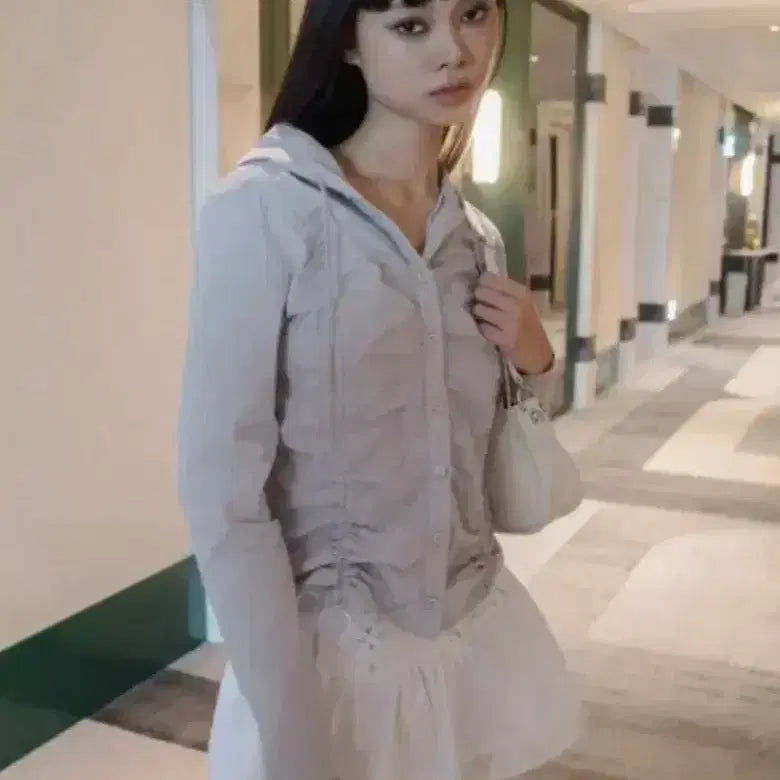 [BUNJANG] Nylon Shirring Hooded Sweatshirt / 드라이로즈 나일론 셔링 후드 소라