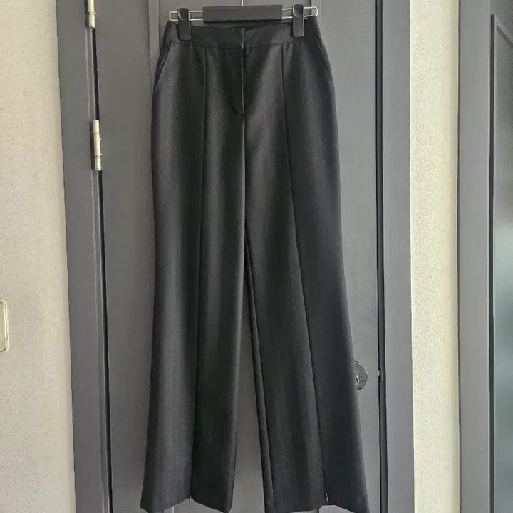 [BUNJANG] Theilma Black Slacks Pants (Size S) / 더일마 블랙 슬랙스 팬츠예요 새상품 S