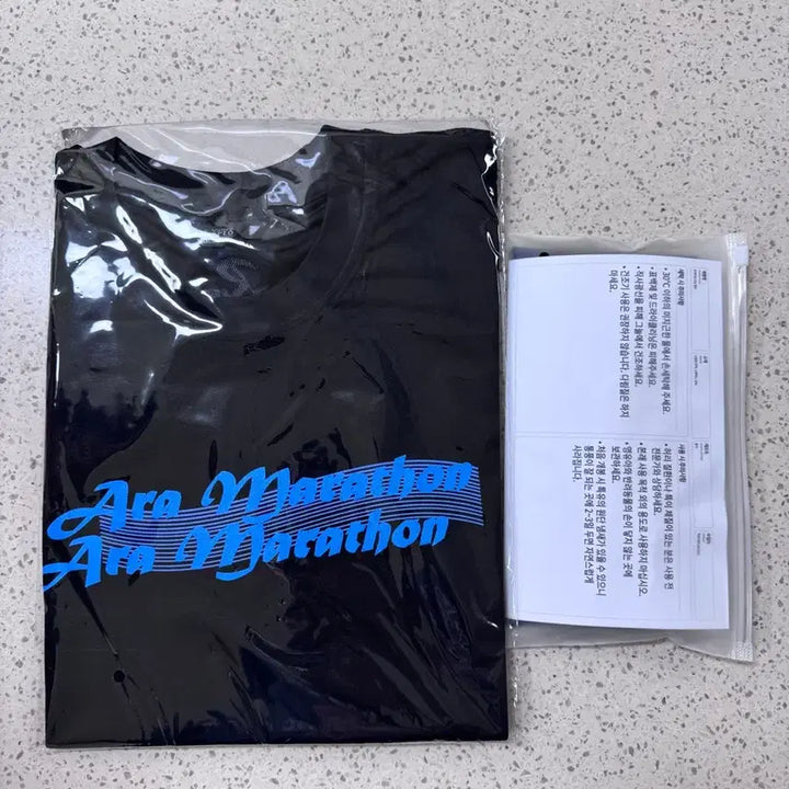 [BUNJANG] 2026 Incheon Athletics Federation Arabaetgil Marathon Commemorative T-shirt &amp; Running Bag Bundle (110 Size) / 2026 인천육상연맹 아라뱃길 마라톤 기념티110사이즈&amp;러닝가방  미개봉