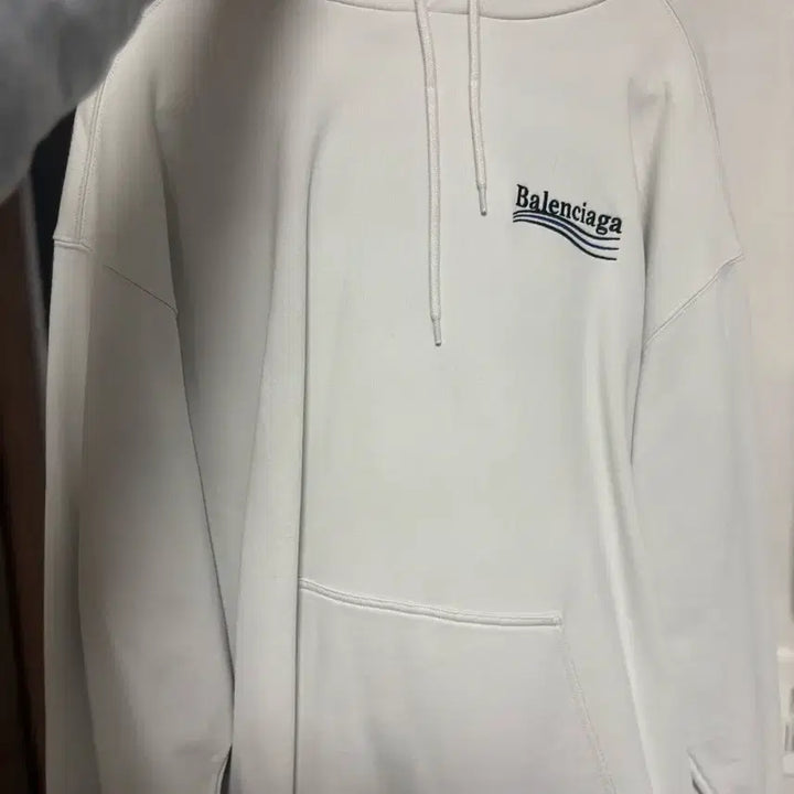 [BUNJANG] Balenciaga Wave Logo Sweatshirt White / 발렌시아가 웨이브 로고 맨투맨 화이트