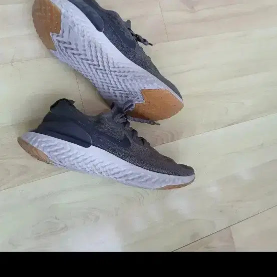 [BUNJANG] Nike Running Shoes (260-265) / 나이키 런닝화   260~265
