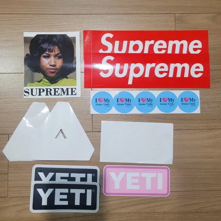 [BUNJANG] Palace Supreme Nike Yeti Sticker / 팔라스 슈프림 나이키 예티 스티커