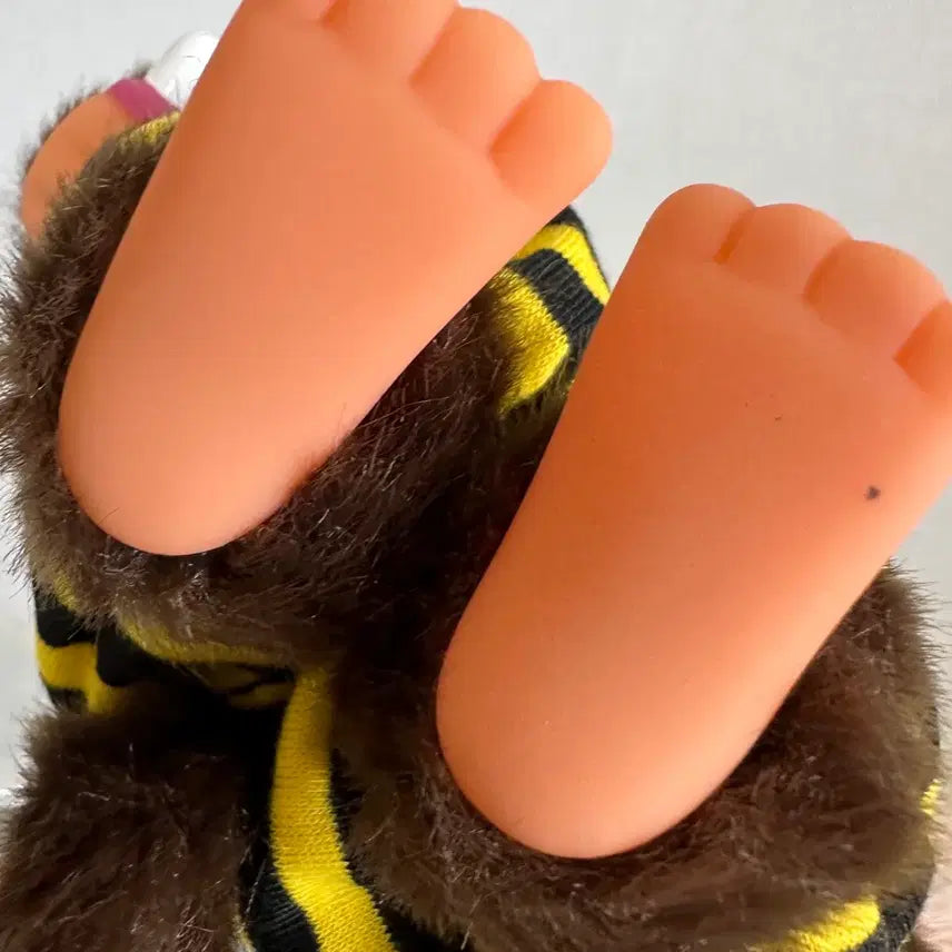 [BUNJANG] Monchhichi 50th Anniversary Exhibition Limited Honeybee Plush (S Size) / 몬치치 50주년 전시회 한정 꿀벌 인형