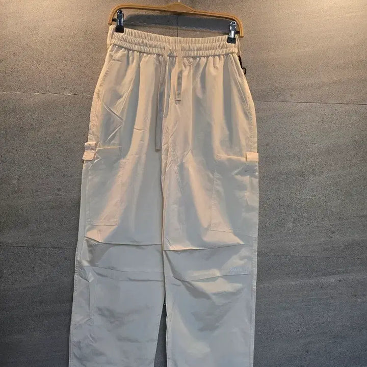 [BUNJANG] Sesame Street Ivory Cargo Pants / 세서미 스트리트. 정품! 아이보리 카고 팬츠.