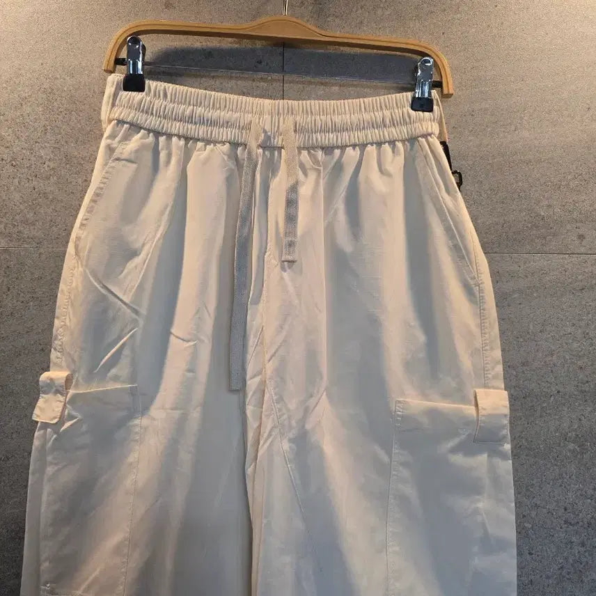 [BUNJANG] Sesame Street Ivory Cargo Pants / 세서미 스트리트. 정품! 아이보리 카고 팬츠.