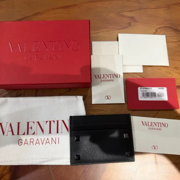 [BUNJANG] Valentino Rockstud Cardholder Black / 발렌티노 락스터드 카드지갑 블랙 새제품