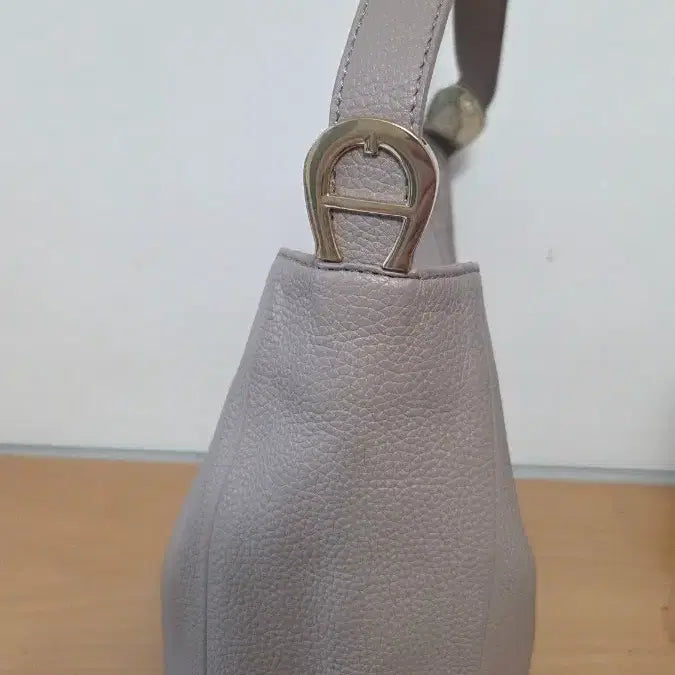 [BUNJANG] AIGNER Leather Shoulder Bag / AIGNER 가죽 숄더백 가로37 세로27