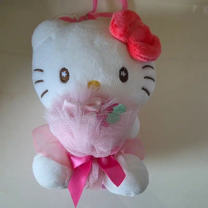 [BUNJANG] Hello Kitty Flower Bouquet Doll Keyring / (새상품) 롯데호텔 헬로키티 꽃다발 인형 키링