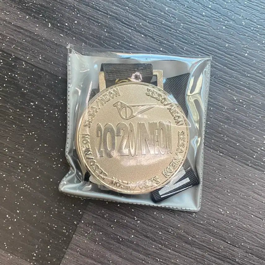 [BUNJANG] Saerom Saerom 2020 Limited Edition Medal / 새소년 메달 굿즈 2020 한정