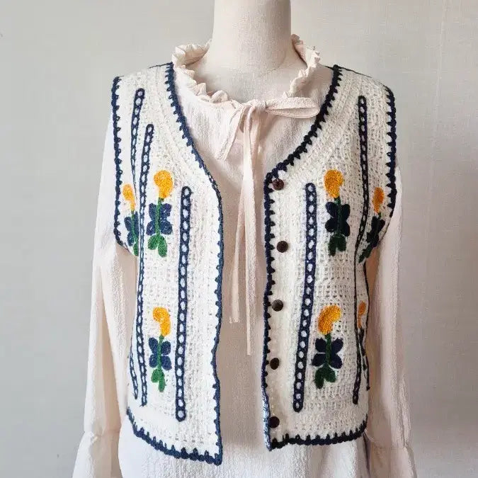 [BUNJANG] Open Closet Frill Blouse and Crochet Vest Set / 오픈클로셋 블라우스+조끼세트 free새상품