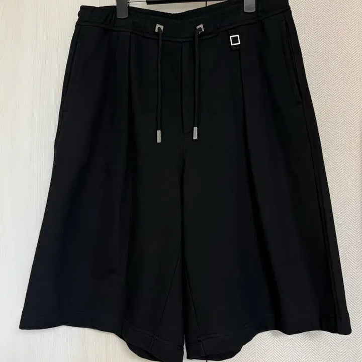 [BUNJANG] Wooyoungmi 25FW Single-Pleat Bermuda Pants Black / (50) 25fw 우영미 원턱 버뮤다 팬츠 블랙