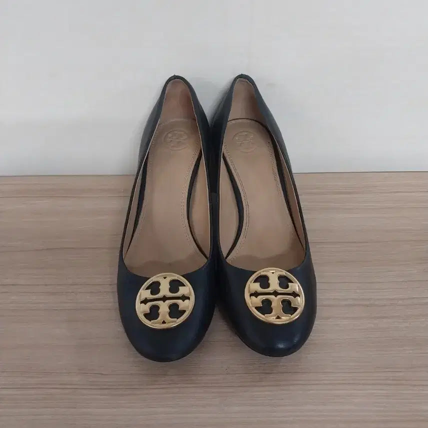 [BUNJANG] Tory Burch Chelsea 5cm Heel Cap Toe Pumps Leather Shoes / 여성 토리버치 첼시 5cm 통굽 캡 토우 펌프스 구두 (6.5 / 240