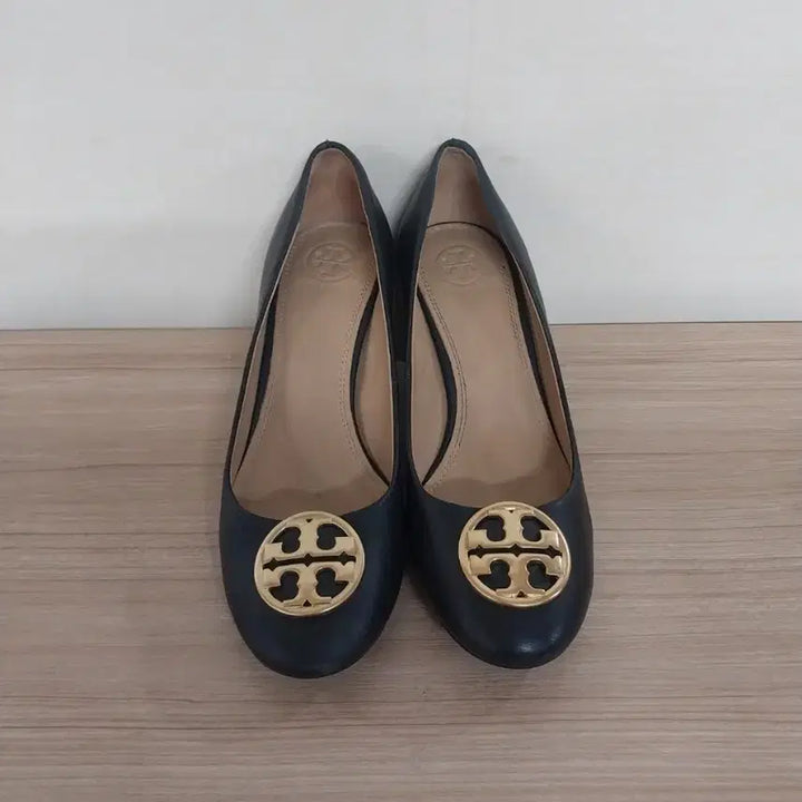 [BUNJANG] Tory Burch Chelsea 5cm Heel Cap Toe Pumps Leather Shoes / 여성 토리버치 첼시 5cm 통굽 캡 토우 펌프스 구두 (6.5 / 240