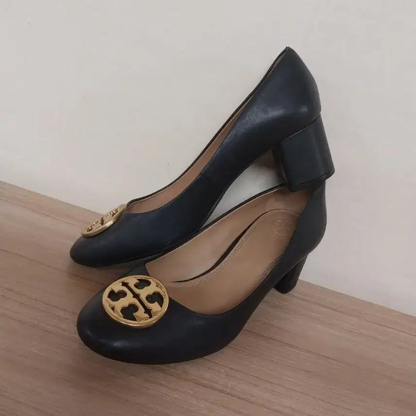 [BUNJANG] Tory Burch Chelsea 5cm Heel Cap Toe Pumps Leather Shoes / 여성 토리버치 첼시 5cm 통굽 캡 토우 펌프스 구두 (6.5 / 240