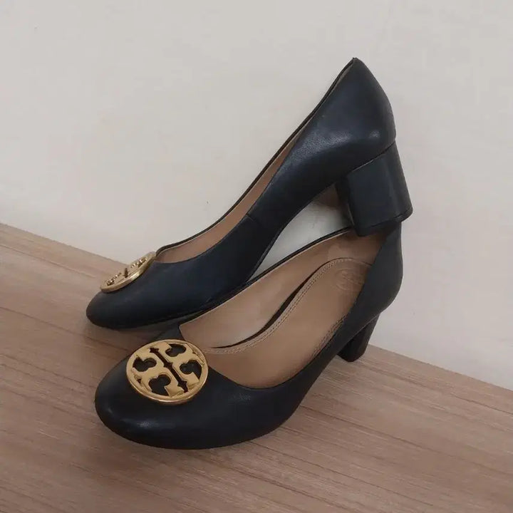 [BUNJANG] Tory Burch Chelsea 5cm Heel Cap Toe Pumps Leather Shoes / 여성 토리버치 첼시 5cm 통굽 캡 토우 펌프스 구두 (6.5 / 240