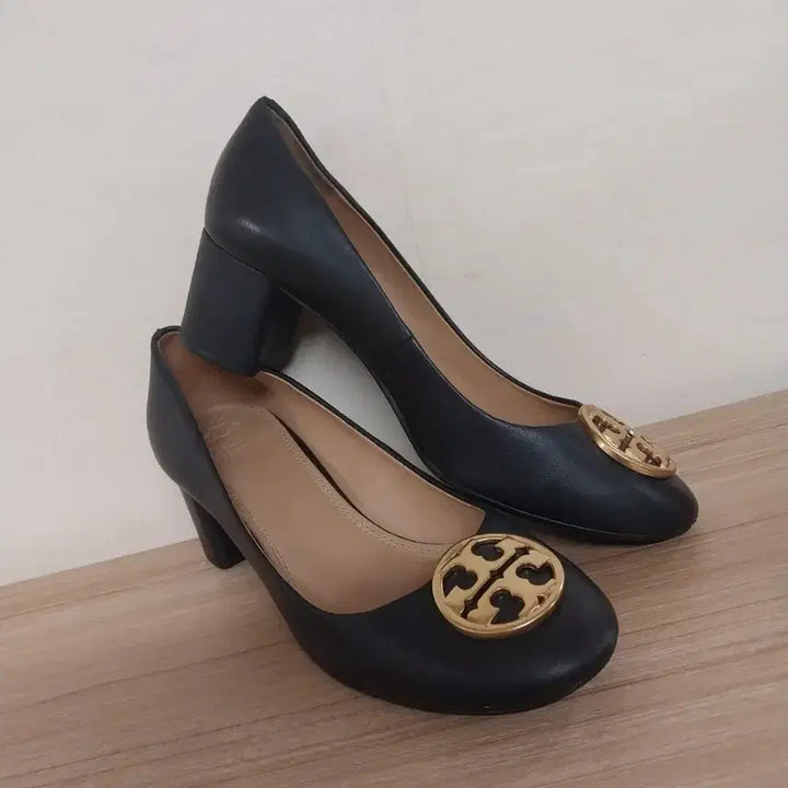 [BUNJANG] Tory Burch Chelsea 5cm Heel Cap Toe Pumps Leather Shoes / 여성 토리버치 첼시 5cm 통굽 캡 토우 펌프스 구두 (6.5 / 240