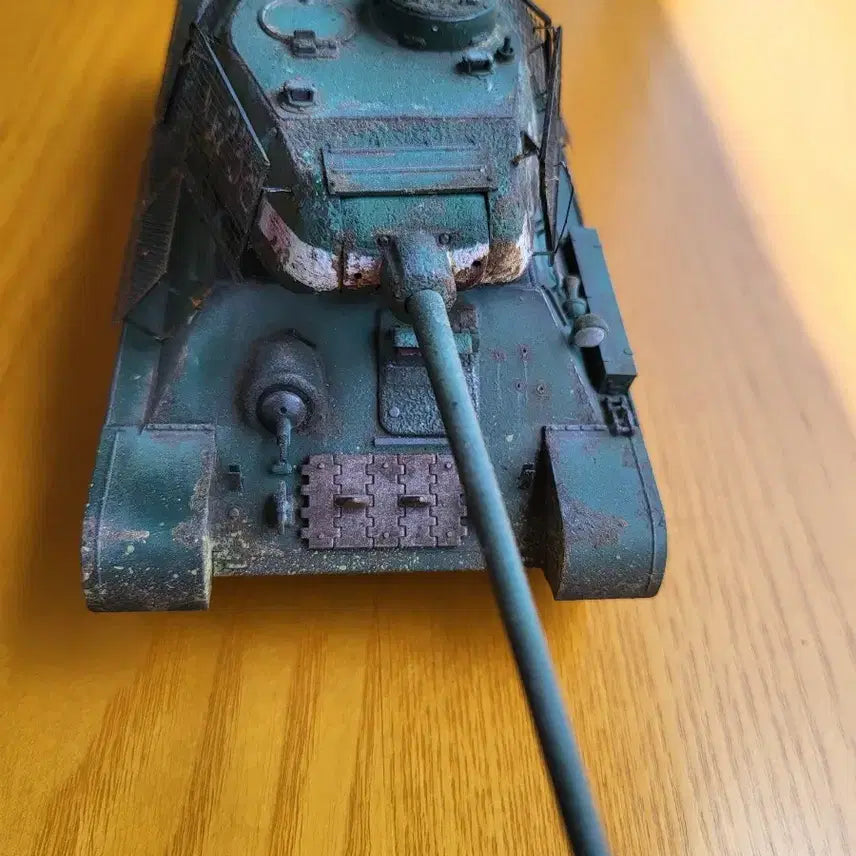 [BUNJANG] T-34 Tank Model Kit 1/35 Scale / T-34 탱크 모형 R238