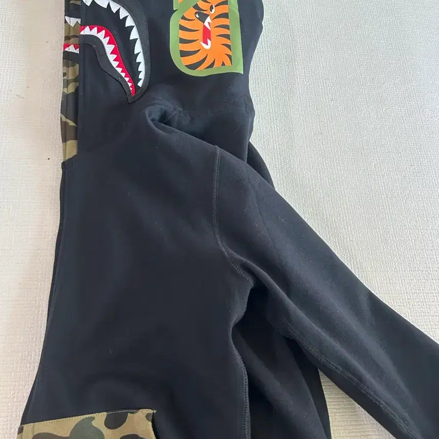[BUNJANG] BAPE Double Shark Camo Hoodie / BAPE 베이프 더블샤크 카모 후드 샤크후드