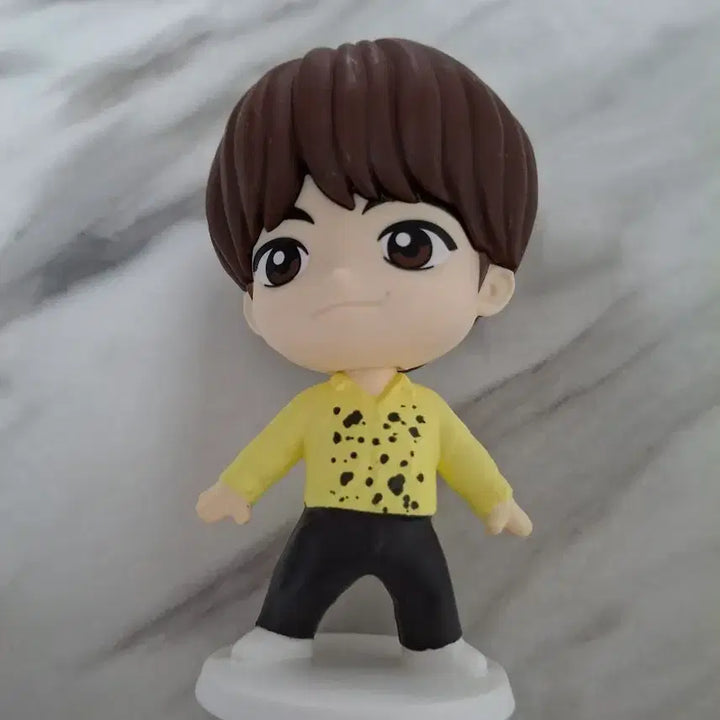 [BUNJANG] BTS Character Figure Yellow Shirt Version / BTS 캐릭터 피규어 옐로우셔츠