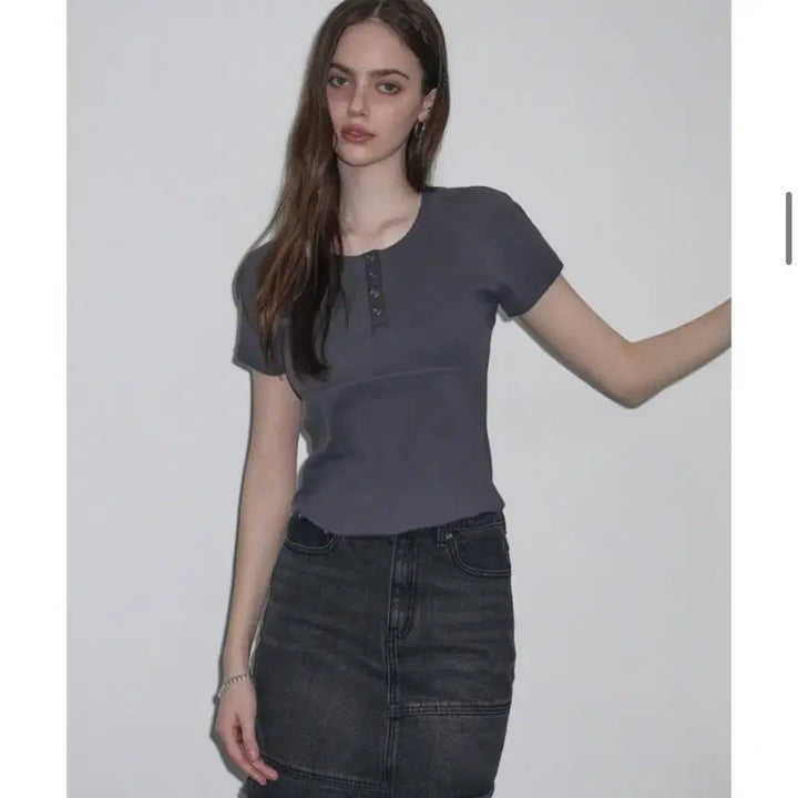 [BUNJANG] Ledery Henry Neck Short Sleeve T-Shirt (Charcoal) / 실착 한번) 레더리 헨리넥 반팔 티셔츠(차콜)