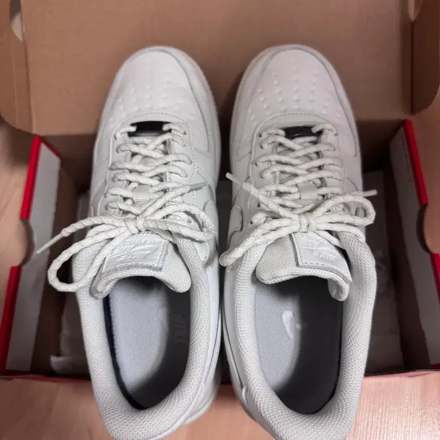 [BUNJANG] Nike Air Force 1 GORE-TEX Vibram White (260) / 나이키 에어포스 1 고어텍스 비브람 화이트 260