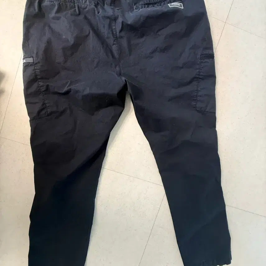 [BUNJANG] Discovery Expedition Black Training Pants / 디스커버리 익스페디션 블랙 바지