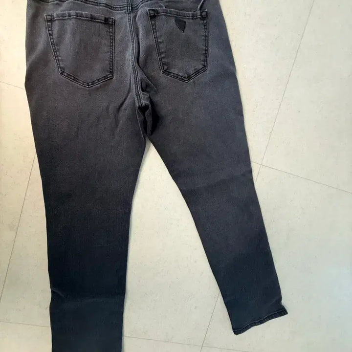 [BUNJANG] Guess Black Washed Denim Pants / 게스 블랙 워싱 데님 바지