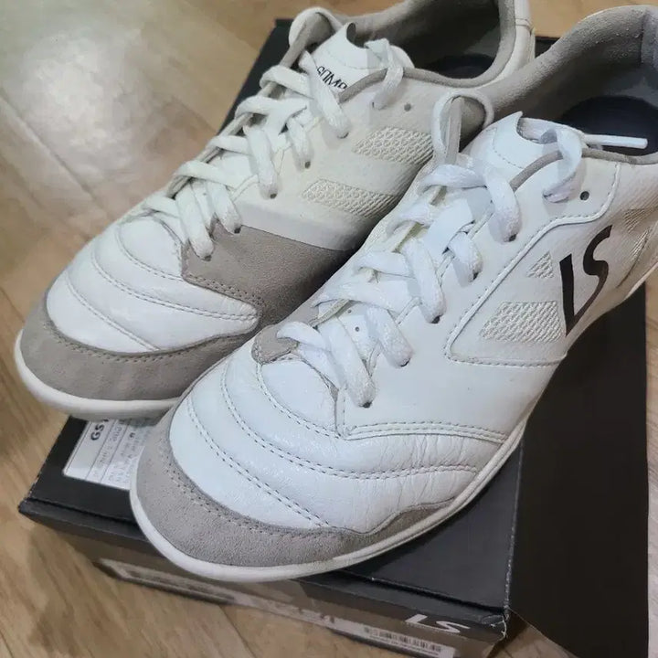 [BUNJANG] Rooz &amp; Soma Axis-VK TF Futsal Shoes / 루즈 이 솜브라 axis-vk tf 풋살화