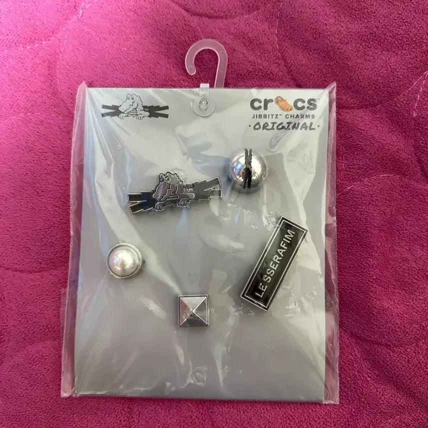[BUNJANG] Le Sserafim Crocs Jibbitz Sealed / 르세라핌 크록스 지비츠 미개봉