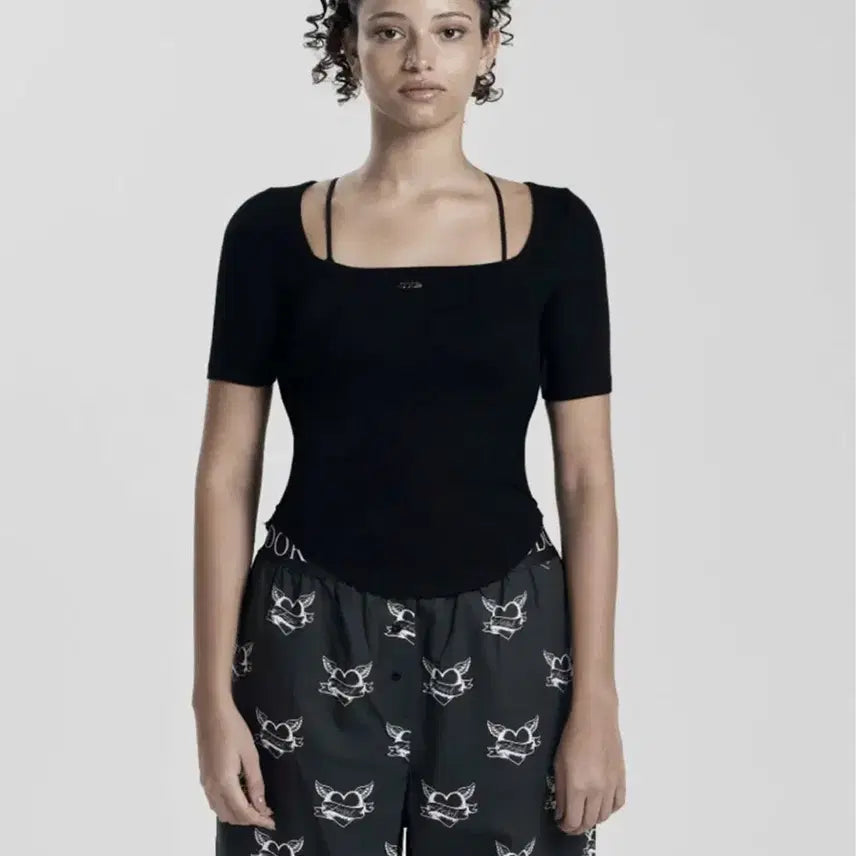 [BUNJANG] ODOR Square Neck Half Sleeve T-Shirt Black / 오도어 스퀘어넥 하프 티 판매