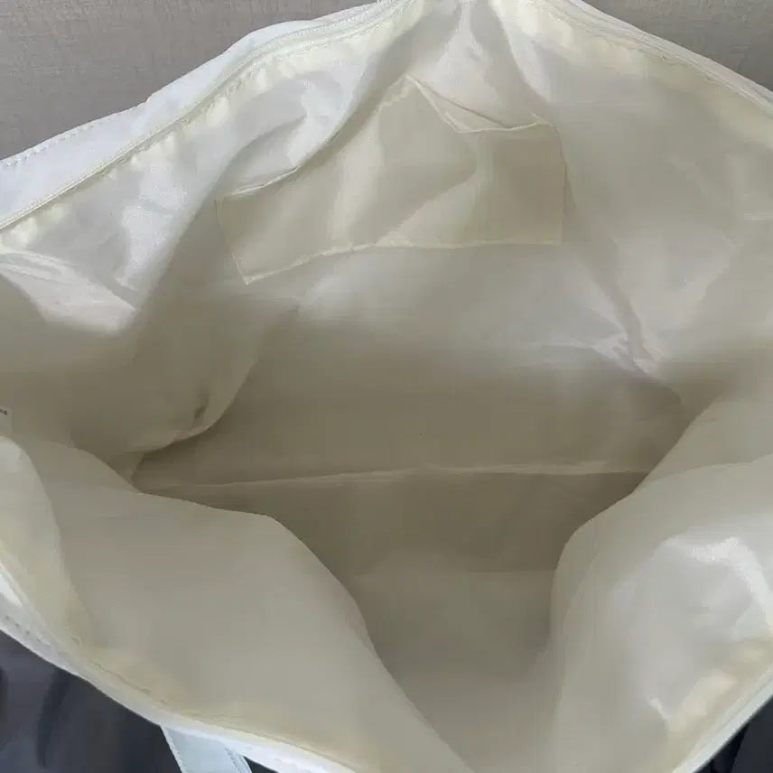 [BUNJANG] Hello Kitty Zipper Tote Bag White / [새상품] 헬로키티 지퍼 토트백 화이트