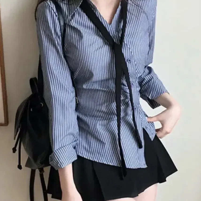 [BUNJANG] Stripe V-Neck Diagonal Button Preppy Look Shirt / 스트라이프 브이넥 사선 단추 프레피룩 셔츠