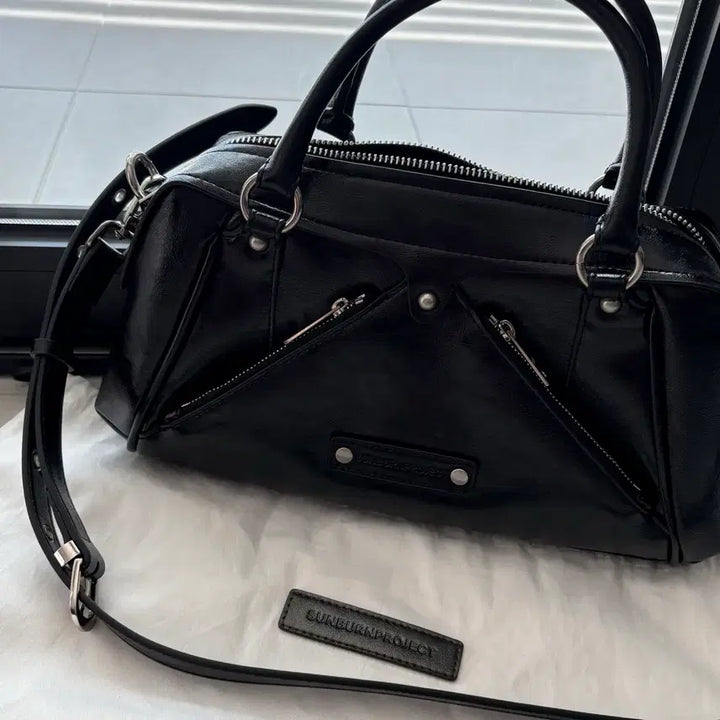 [BUNJANG] Sunburn Project Black Leather Tote Bag Shoulder Bag / 썬번프로젝트 블랙 토트백|레더 토트백|토트백|숄더백|y2k