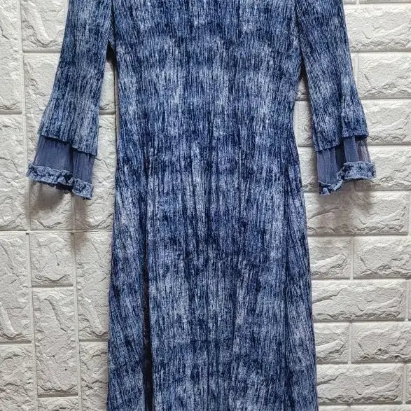 [BUNJANG] Blue Pattern Pleated Long Dress with Frill Detail / 블루 패턴 플리츠 롱 원피스 프릴 포인트