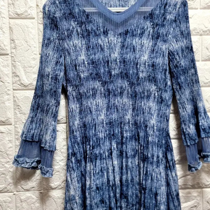 [BUNJANG] Blue Pattern Pleated Long Dress with Frill Detail / 블루 패턴 플리츠 롱 원피스 프릴 포인트