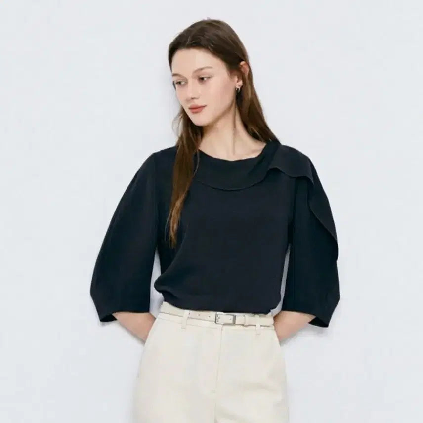 [BUNJANG] The IZ Unbalance Ruffle Balloon Blouse / 더아이잗 언밸런스 러플 벌룬 블라우스