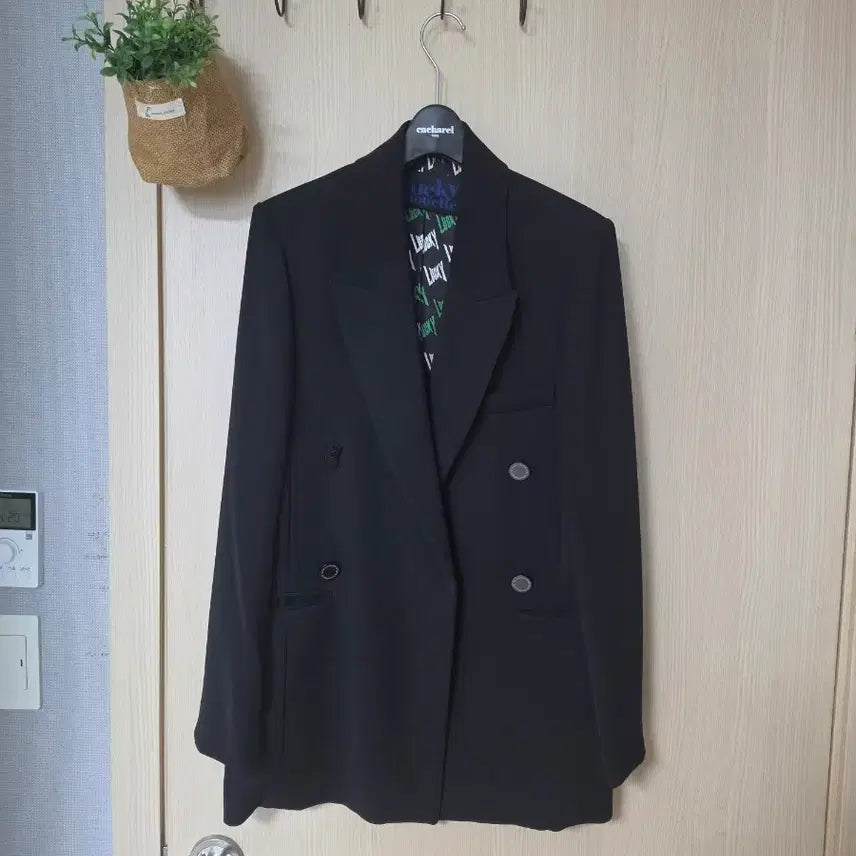 [BUNJANG] LUCKY CHOUETTE Black Ruffle Sleeve Jacket / 럭키슈에뜨 블랙 소매러플 자켓