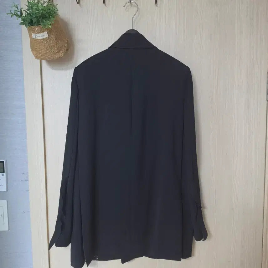 [BUNJANG] LUCKY CHOUETTE Black Ruffle Sleeve Jacket / 럭키슈에뜨 블랙 소매러플 자켓