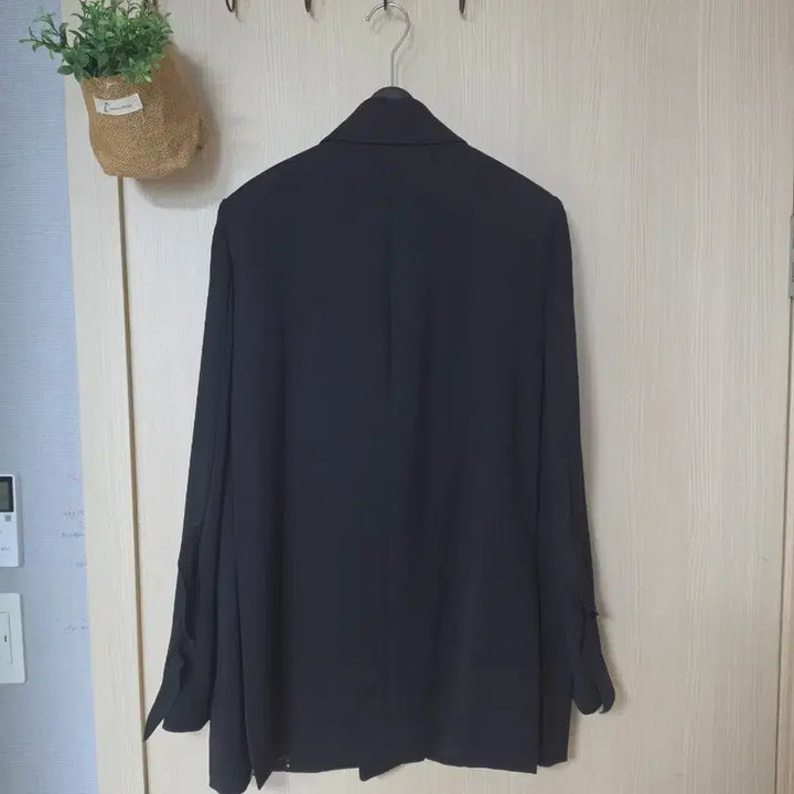 [BUNJANG] LUCKY CHOUETTE Black Ruffle Sleeve Jacket / 럭키슈에뜨 블랙 소매러플 자켓