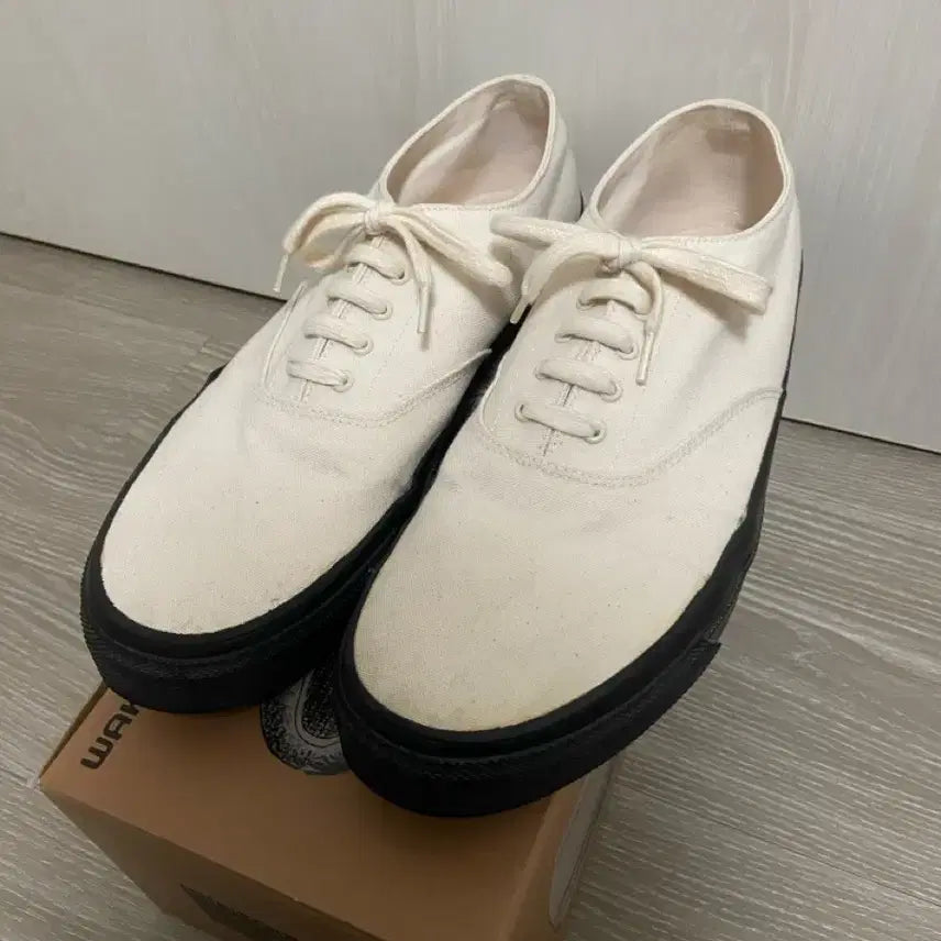 [BUNJANG] WAKOUWA Natural/Black Deck Shoes US10 / [280] WAKOUWA Deck Shoes Natural/Black