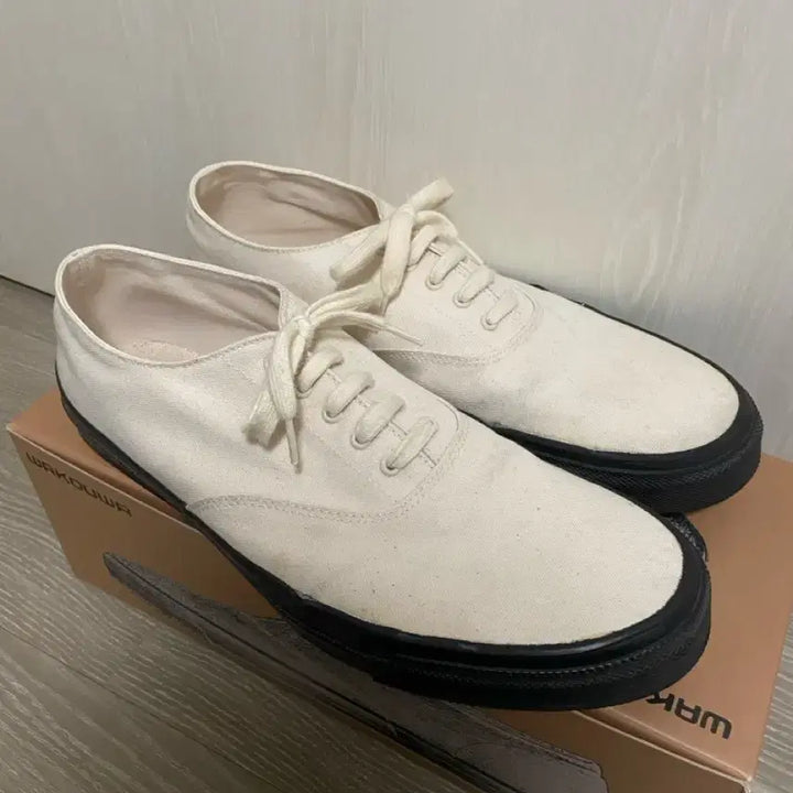 [BUNJANG] WAKOUWA Natural/Black Deck Shoes US10 / [280] WAKOUWA Deck Shoes Natural/Black