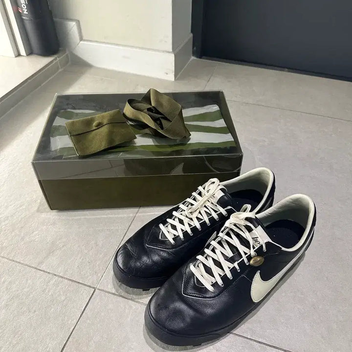 [BUNJANG] Nike Body Collaboration Sneakers (Black and Coconut Milk, Size 285) / 나이키 보디 콜라보 (블랙앤코코넛밀크/285)