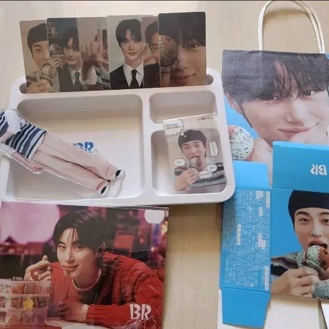 [BUNJANG] Byeon Woo Seok Baskin Robbins Bundle Set Photocard, Standee, Postcard / 변우석 배스킨라빈스포토카드,등신대,엽서일괄