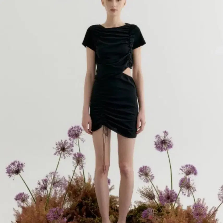 [BUNJANG] YUSE Shirring Cut Out Half Sleeve Dress Black / 유즈 yuse 셔링 컷아웃 원피스 블랙