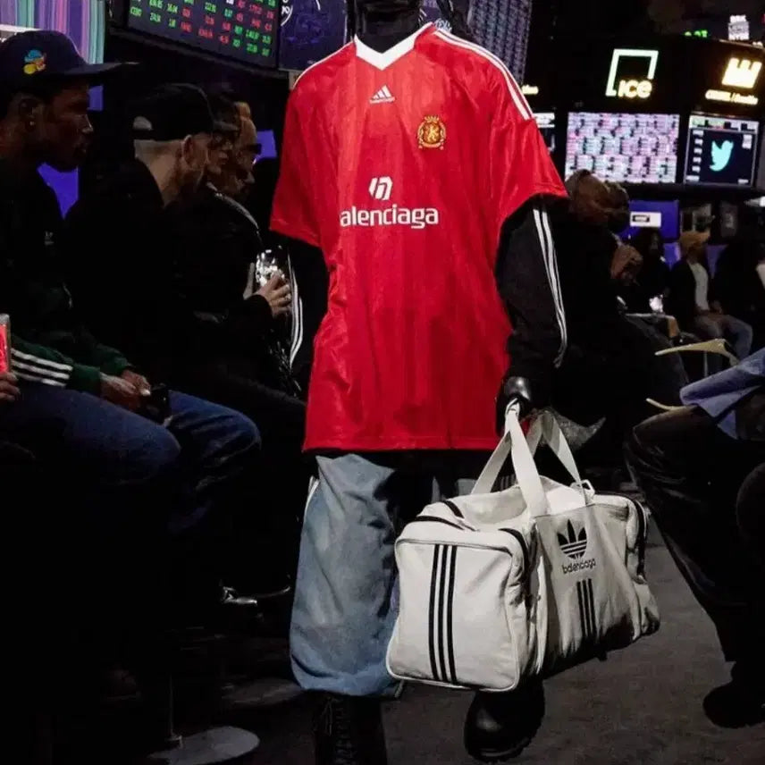 [BUNJANG] Balenciaga Adidas Soccer T-Shirt Red / 발렌시아가 아디다스 사커 반팔 티셔츠 레드 풋볼 로고 스포티 3b 스포츠
