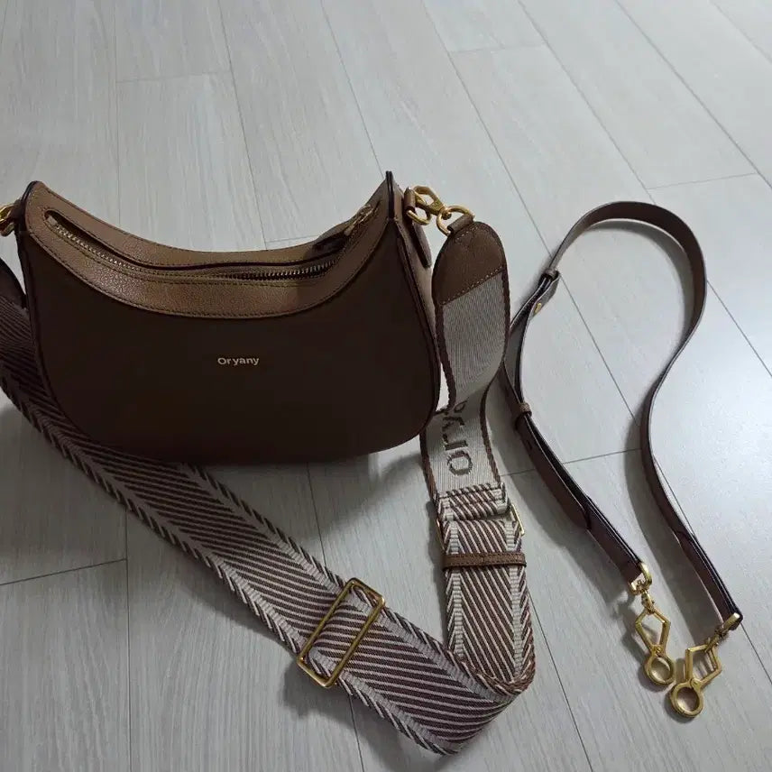 [BUNJANG] Oryany Brown Leather Shoulder Bag with 2 Straps / 오야니 가방 브라운 숄더백 스트랩 2개