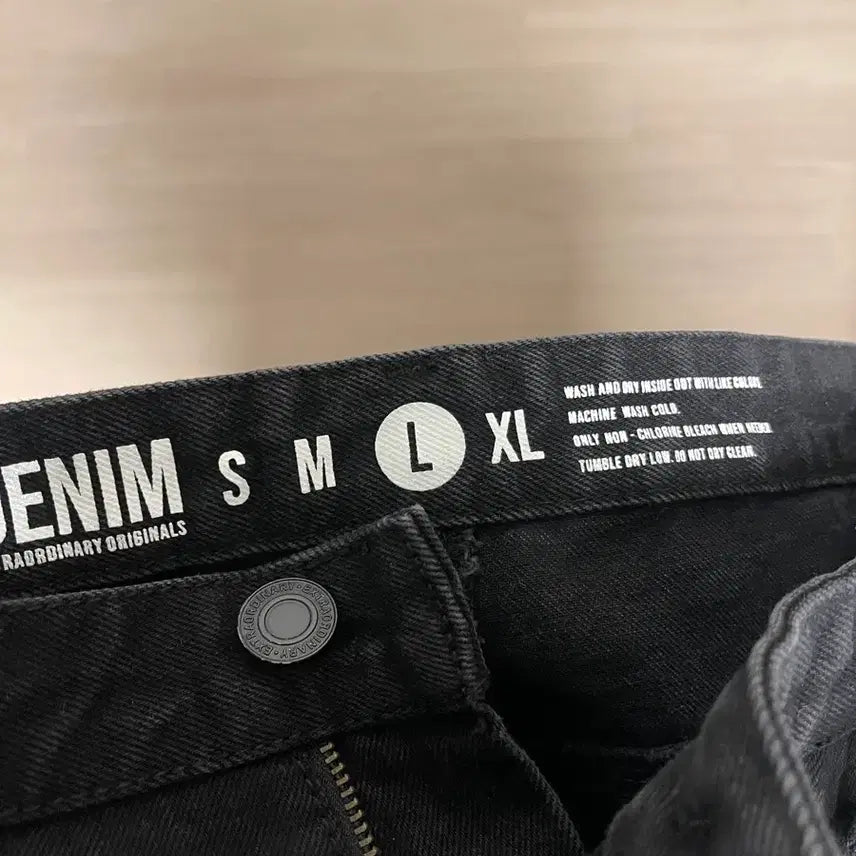 [BUNJANG] Extra Ordinary Studded Denim Jeans (L) / 엑스트라 오디너리 스터드 데님