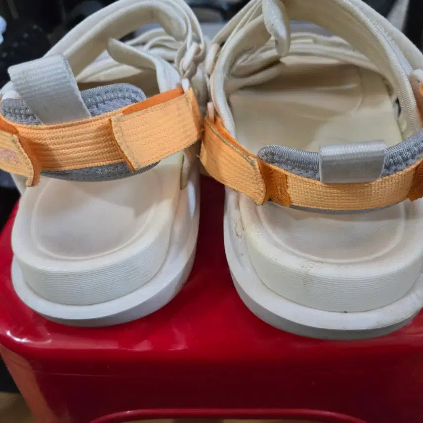 [BUNJANG] Dynafit White Strap Sandals / 다이나핏 흰색 스트랩 샌들