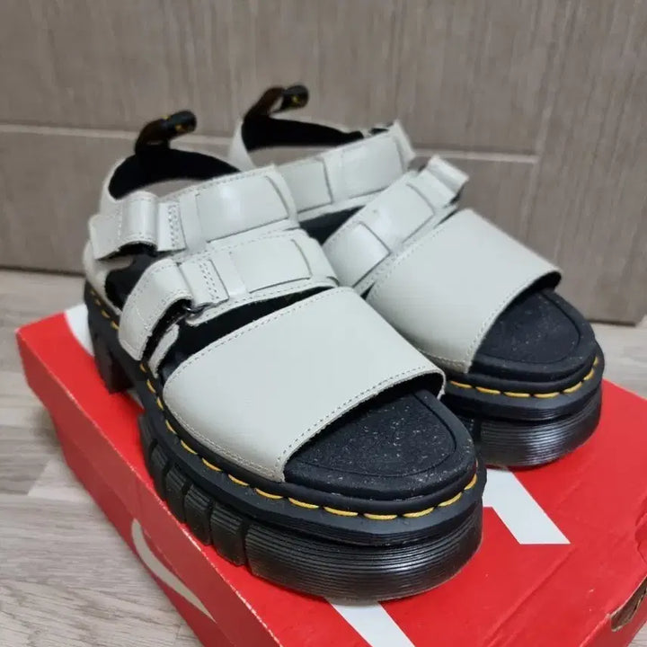 [BUNJANG] Dr. Martens Ricki 3 Sandals UK 4 / 230mm / 닥터마틴 리키3 샌들 230 사이즈
